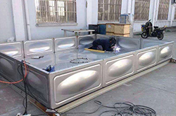 太陽能熱水工程水箱施工現場