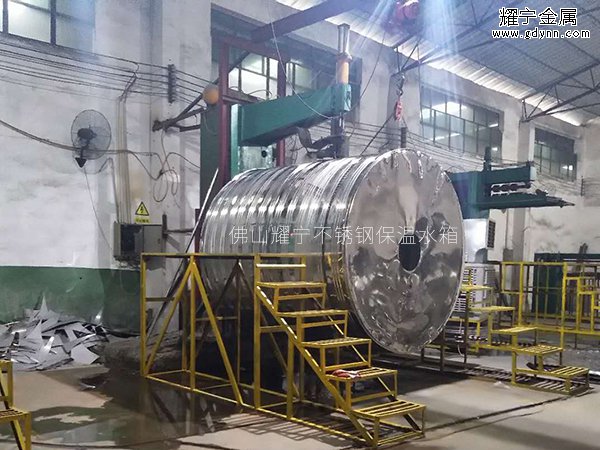 不鏽鋼保溫水箱製作過程