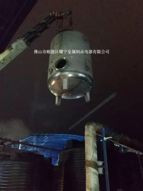 廣西賀州不鏽鋼承壓水箱，太陽能工程水箱