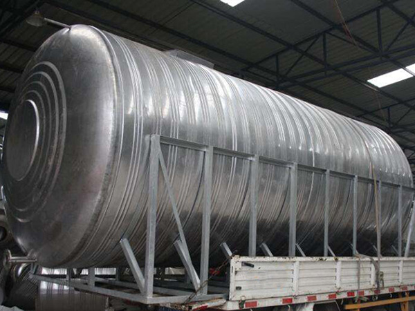 臥式不鏽鋼加熱水箱價格多少