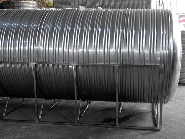 不鏽鋼聚氨酯保溫水箱噴塗發泡施工工藝