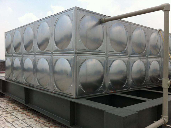 不鏽鋼水箱和玻璃鋼水箱的區別在哪，具體表現在什麼地方