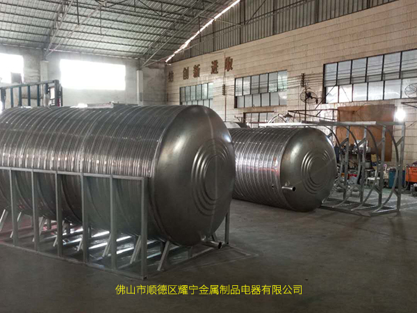 廣州花都生物製藥不鏽鋼糖漿罐，臥式不鏽鋼水箱傾斜3-5度