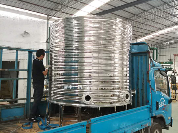 順德龍江不鏽鋼水箱,空氣能熱泵熱水工程水箱,加高底架